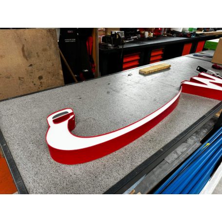 3D világító reklámfelirat