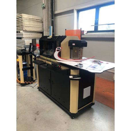 3D világító reklámfelirat